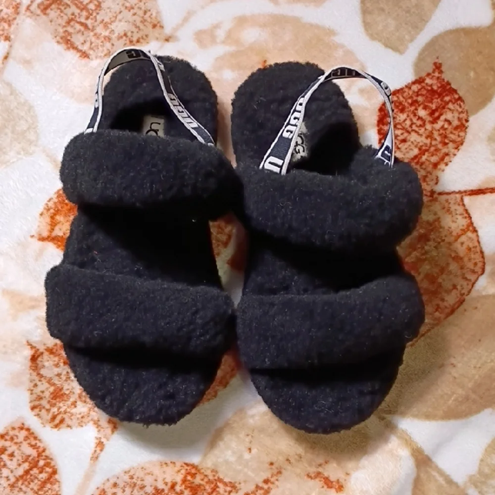 UGG Black Fuzzy For‎ Girls Size 4